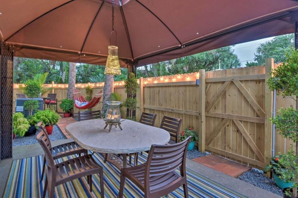 Private Fenced Side Yard with Dining Table