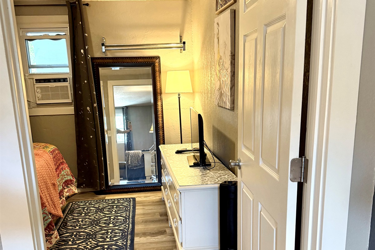 Door walking into queen bedroom.