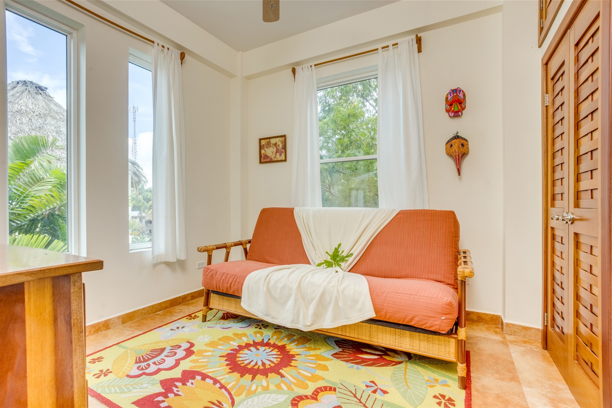 Fourth room with futon