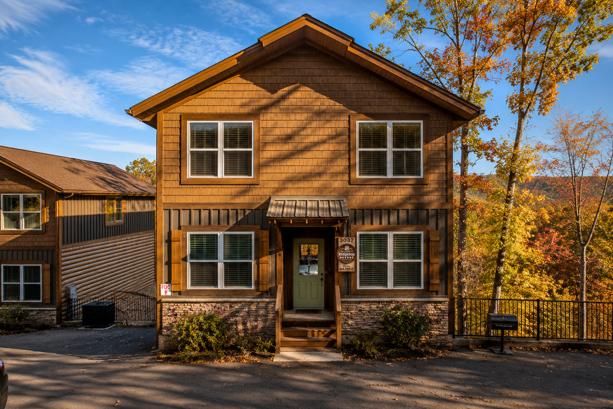 Otter Madness is a modern cabin located in a charming cabin neighborhood less than 3 miles from Dollywood.