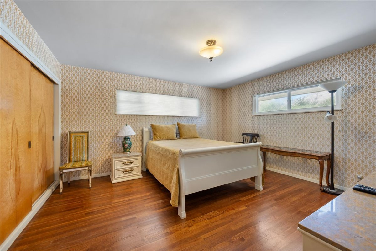 Bedroom 2 - Queen Bed 