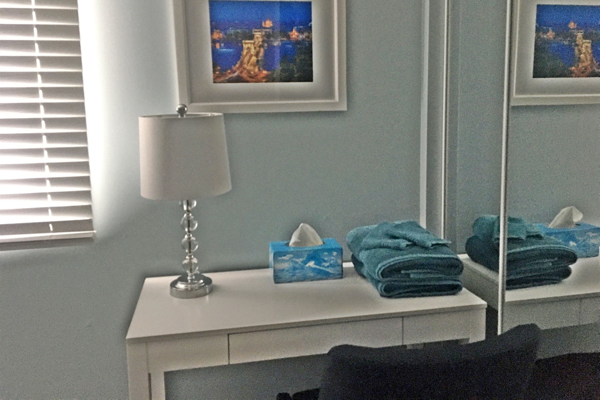 Blue Room - desk