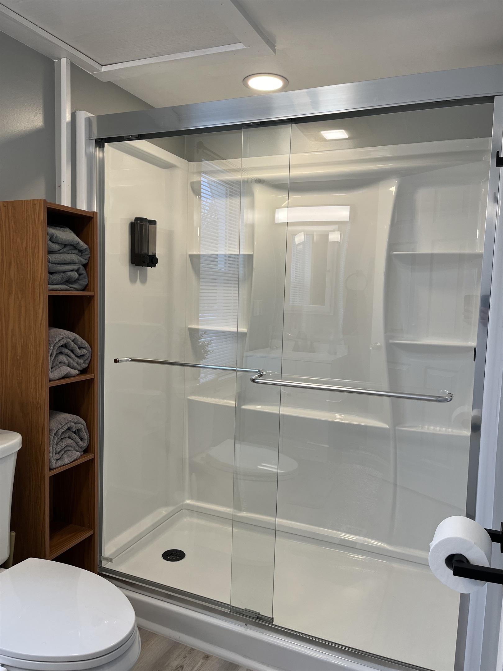 2nd floor bathroom w/ shower off hallway