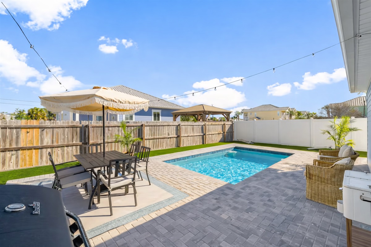 Patio with plenty of seating