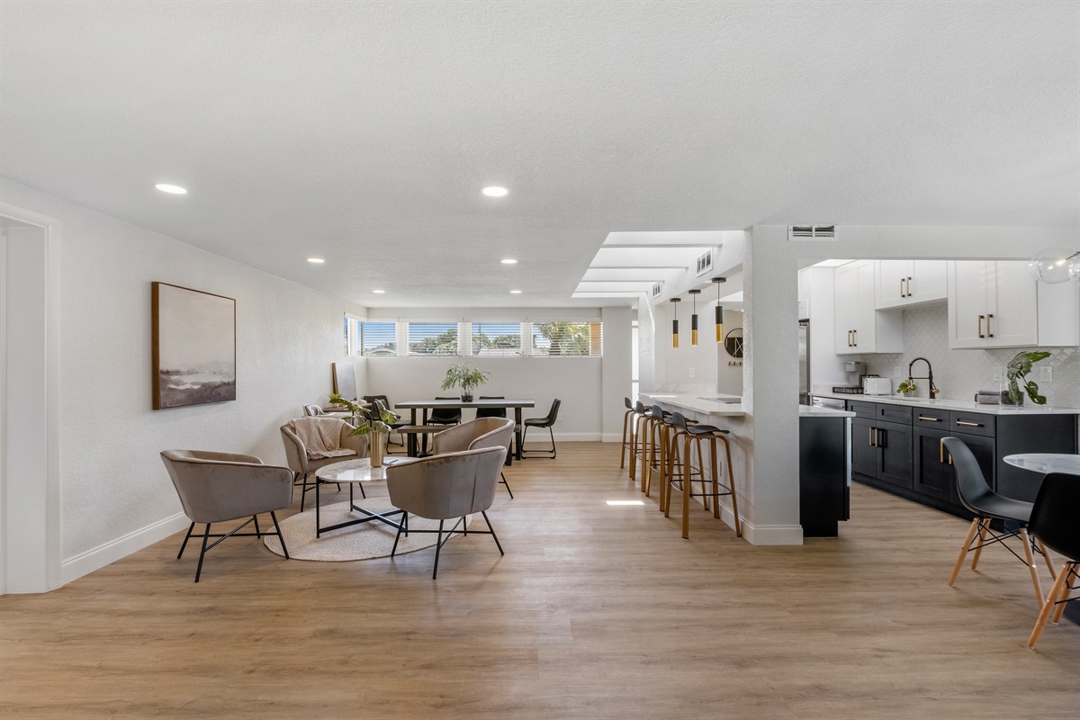 Dining Areas | Dishware & Flatware Provided | Breakfast Bar | High Chair
