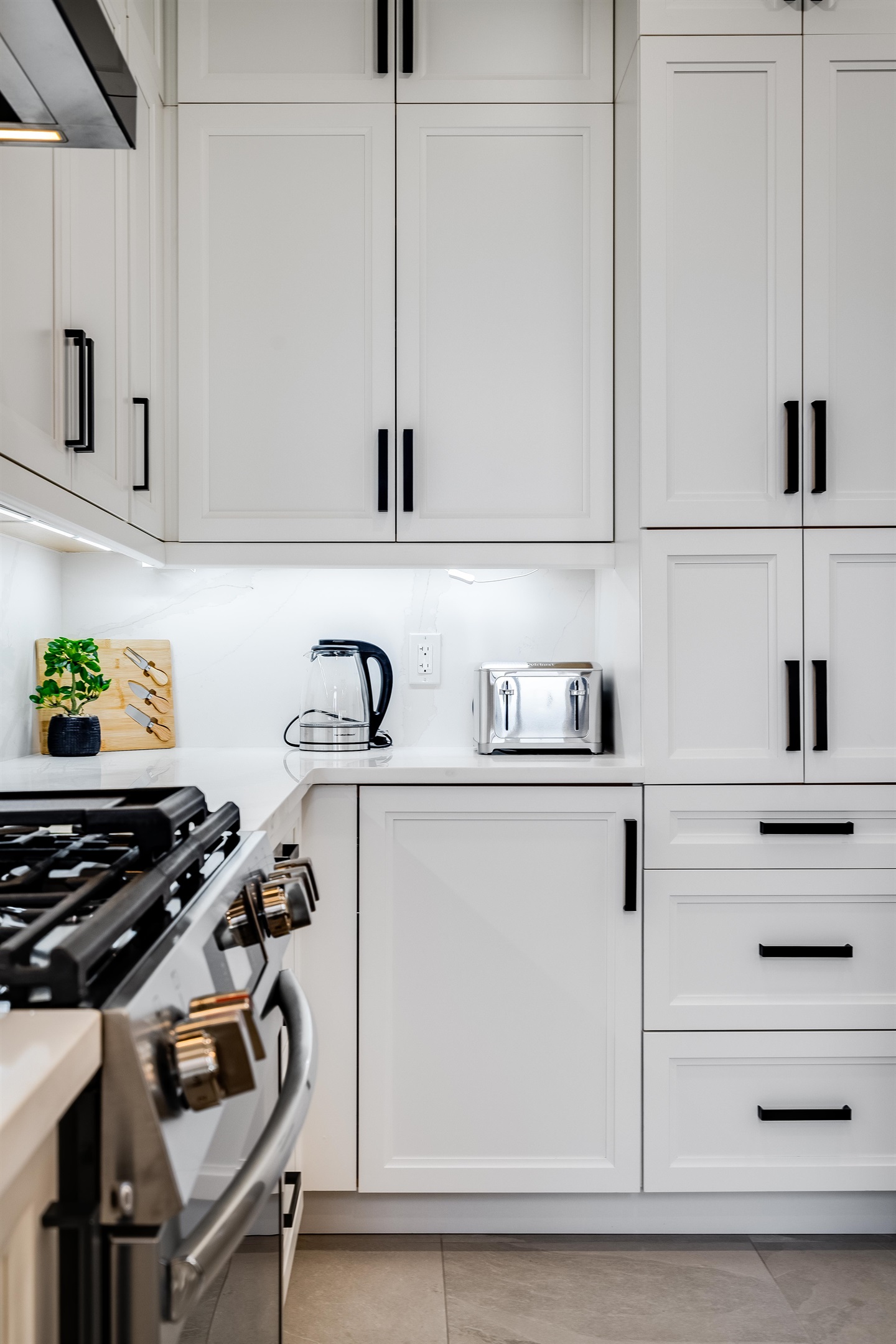 Frigidaire Gallery gas cooktop with oven.