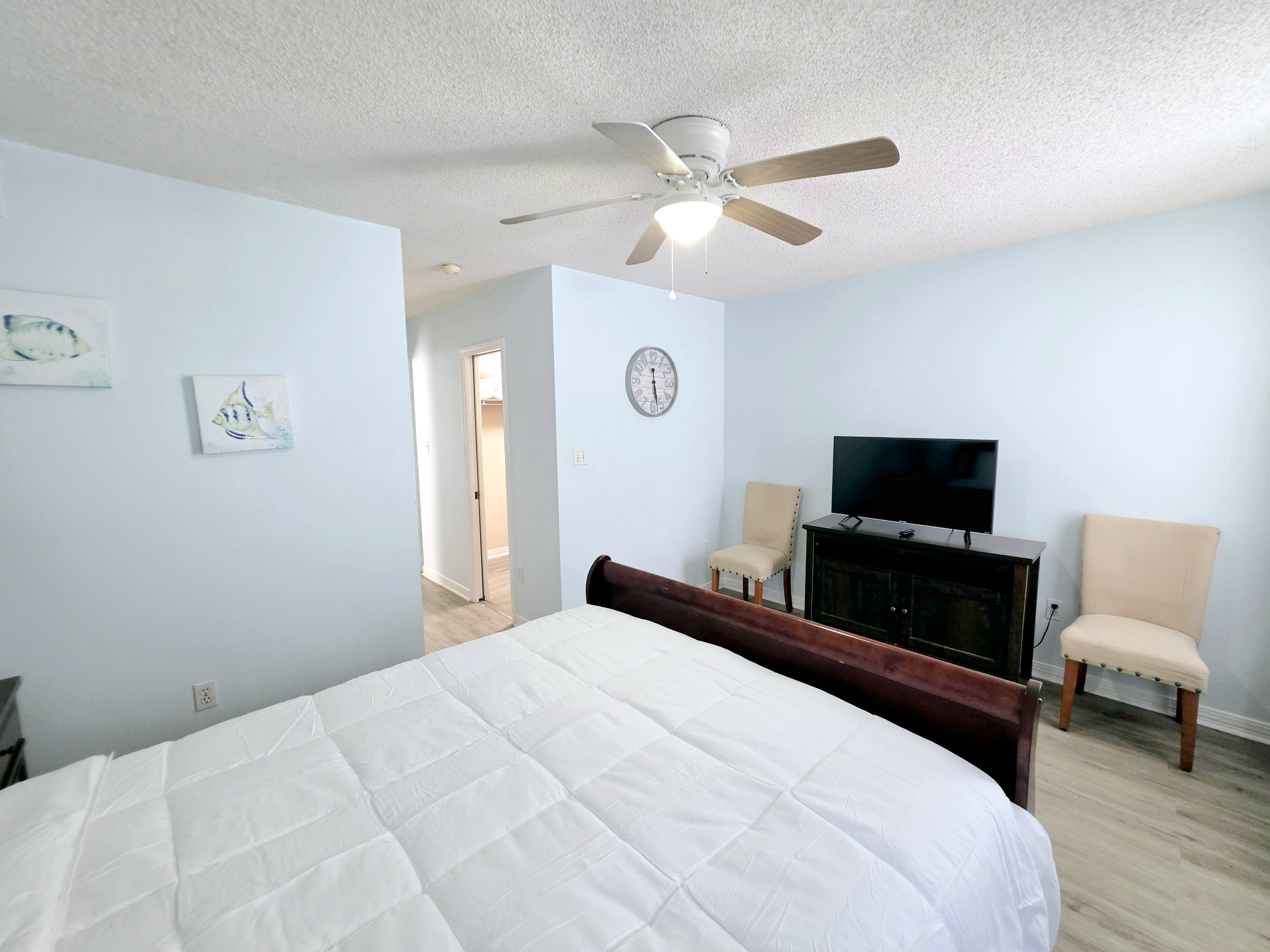 Nest side – Primary bedroom TV and seating