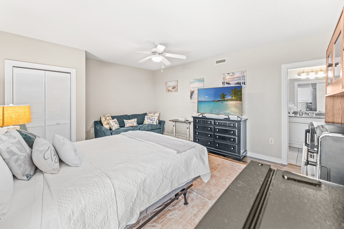 3rd Bedroom has room for a Queen bed and a Queen sleeper sofa