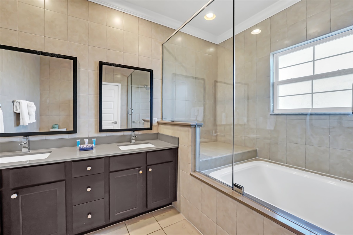 Primary bath tub/shower combo