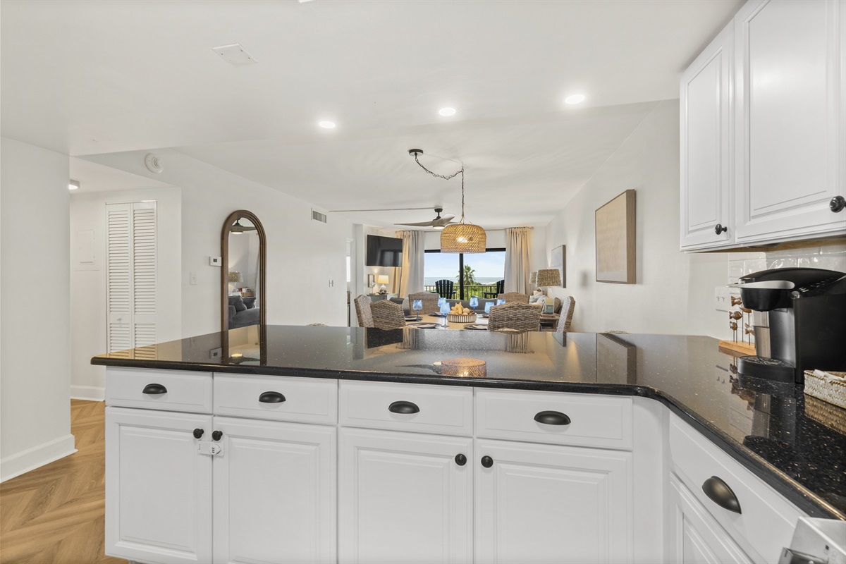 Large Breakfast bar with 4 stools