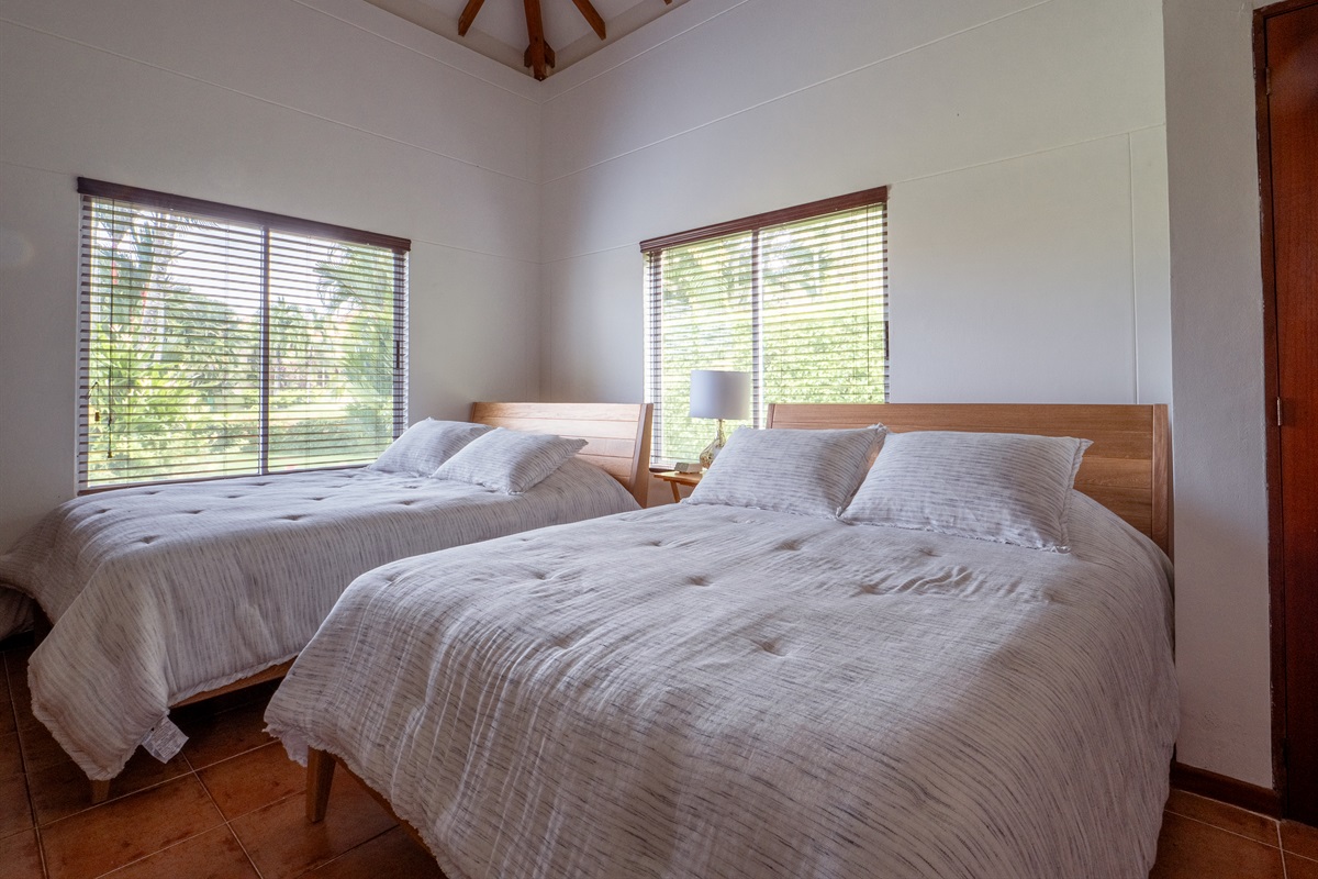 1st floor double queen bedroom with en suite