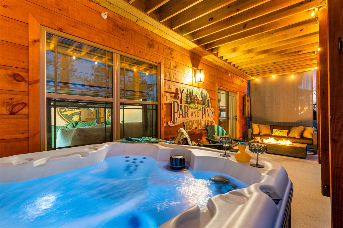 Enjoy the private hot tub and fire pit at the 19th hole after a long day of adventure in Branson and Tall Timbers.