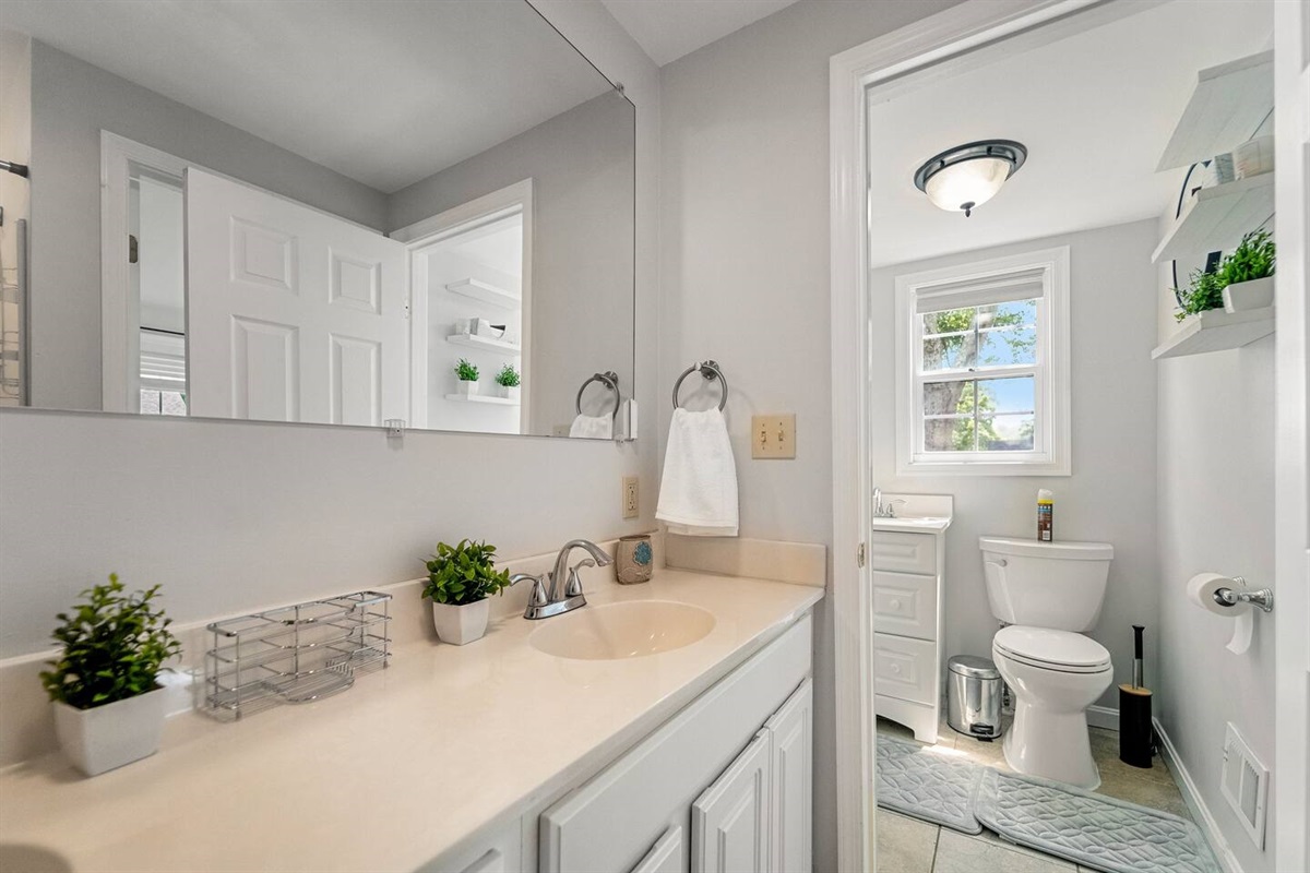 Full Bathroom 1