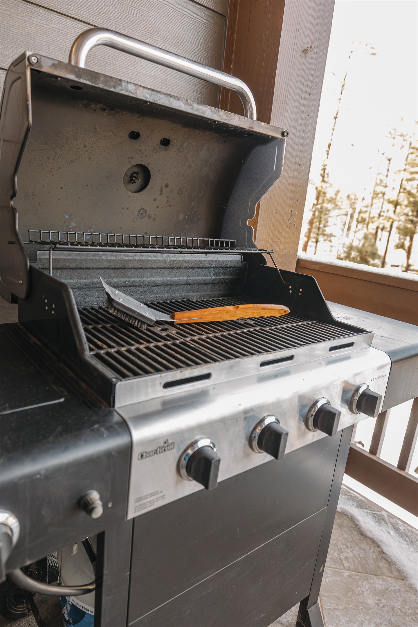 Private grill available for guest use—perfect for family dinners and easy mountain meals. Enjoy outdoor cooking at Attiwood Ridge while taking in the fresh Pinetop air year-round.