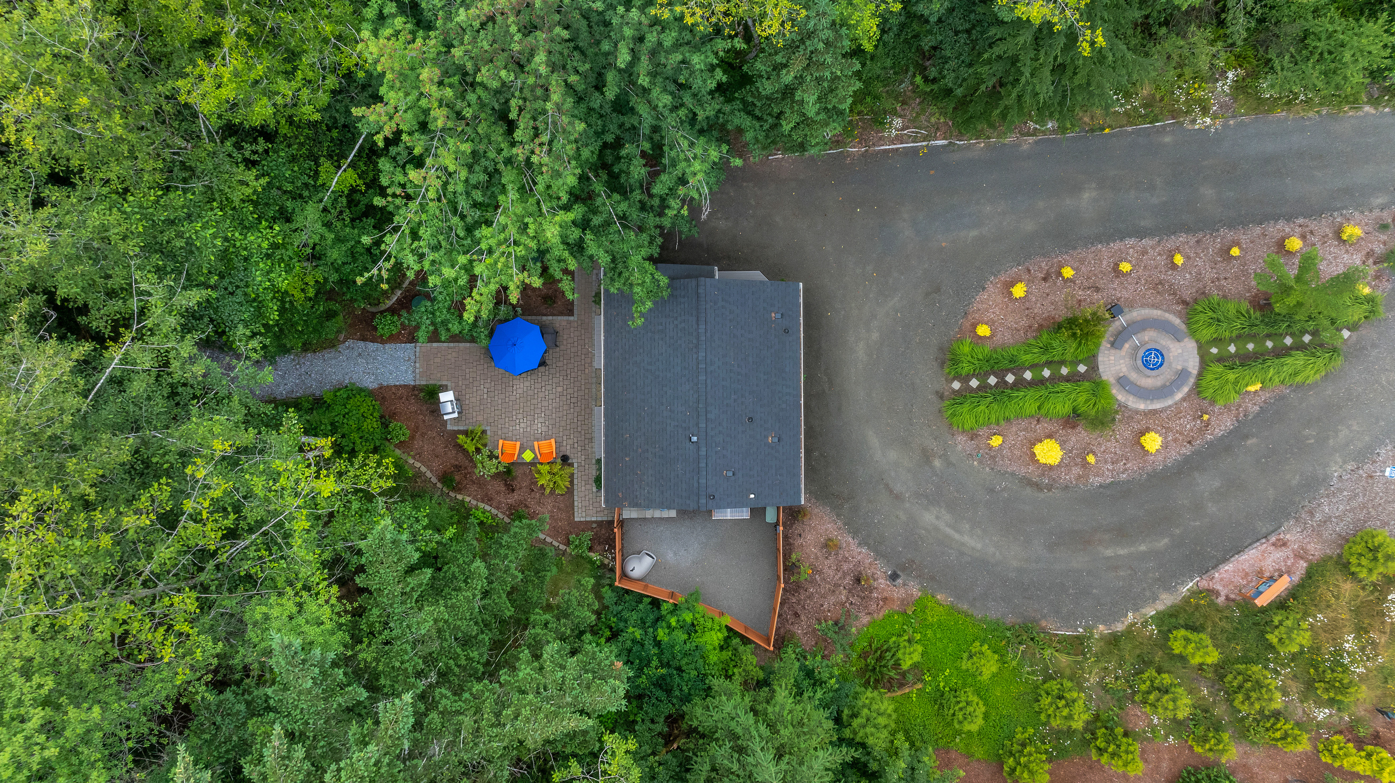 Alder Falls outdoor amenities:  large paver patio with commercial grill and dining table; dog kennel; propane fire pit with stone seating and shimmering fire glass