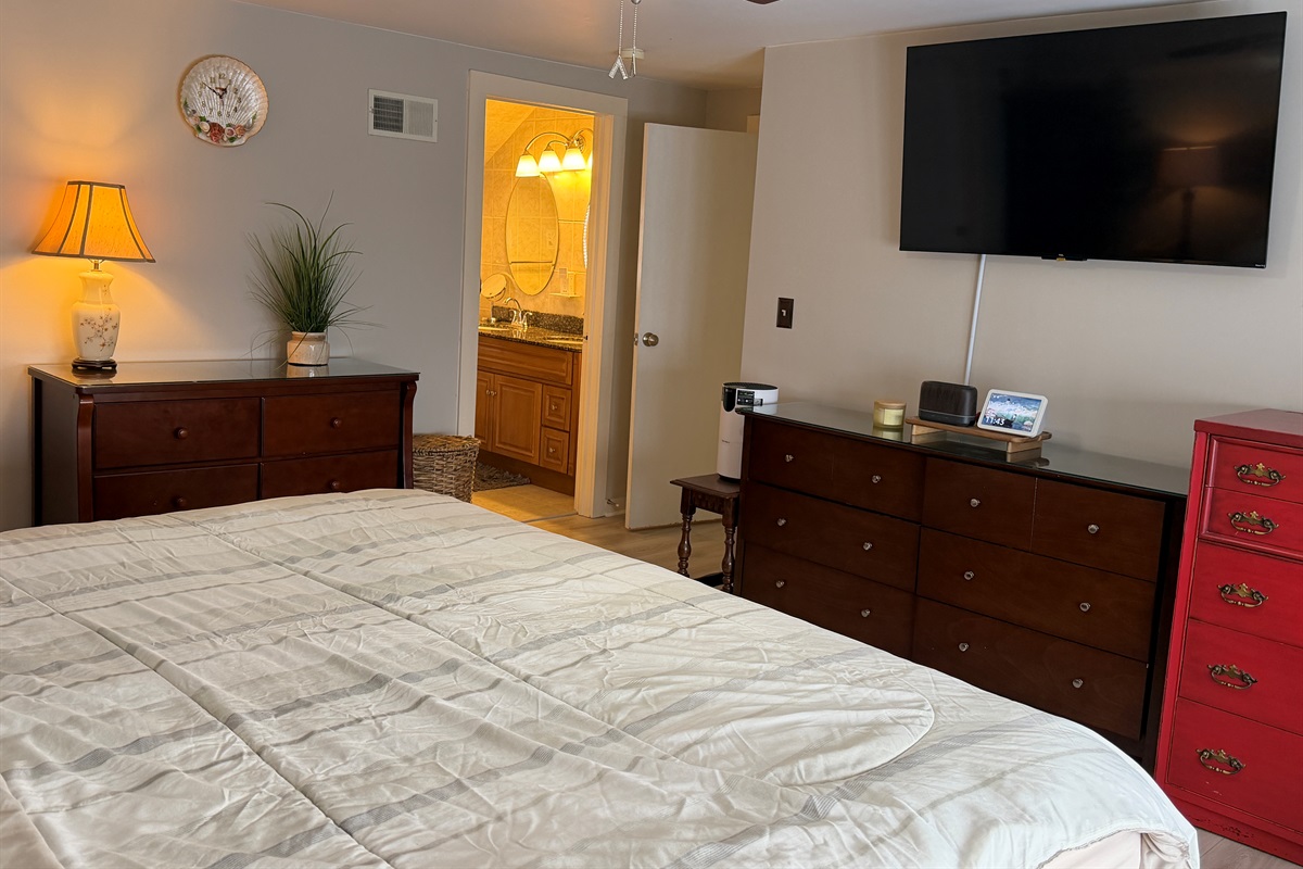 2nd floor King with lake views and ensuite