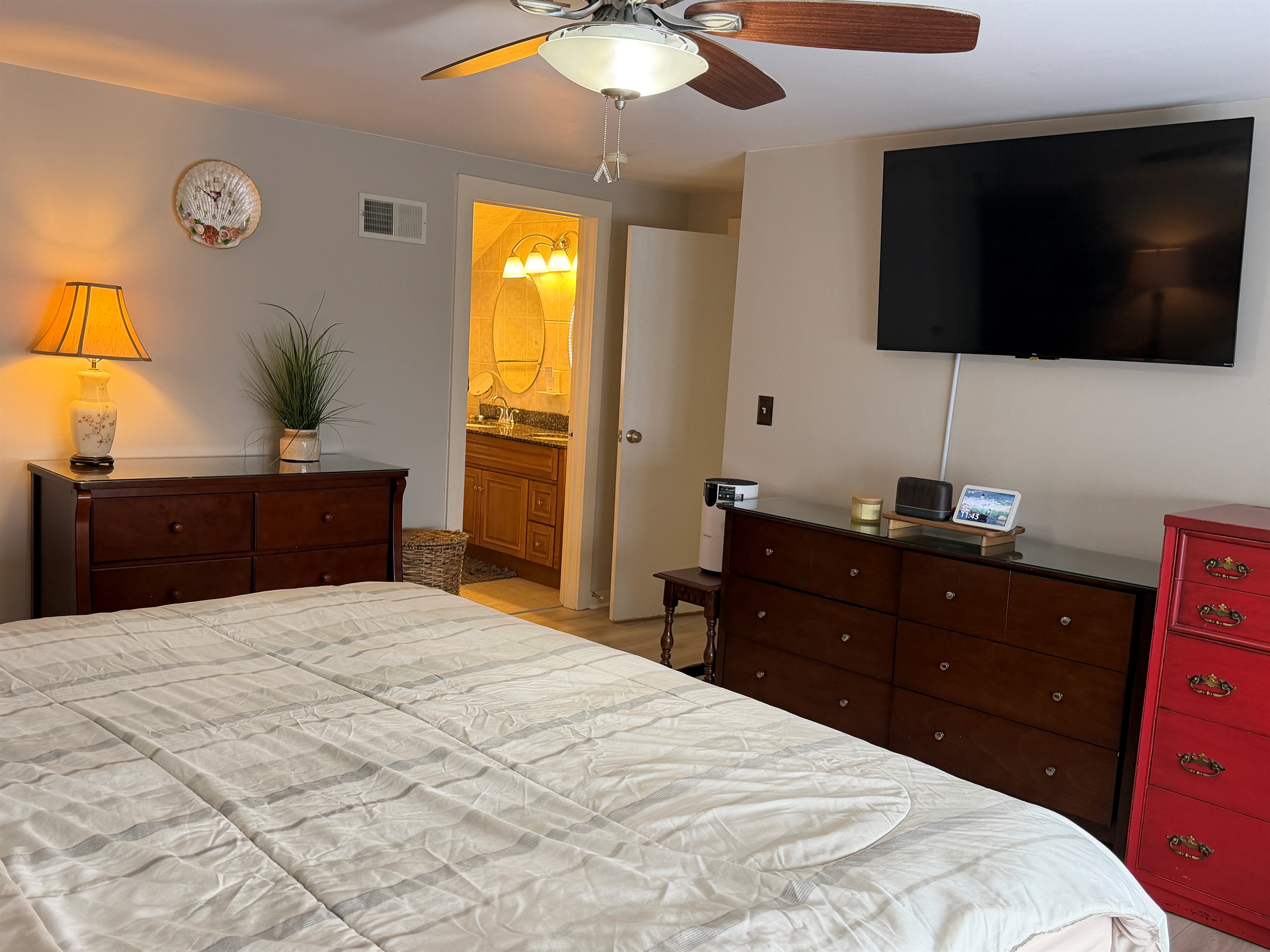 2nd floor King with lake views and ensuite