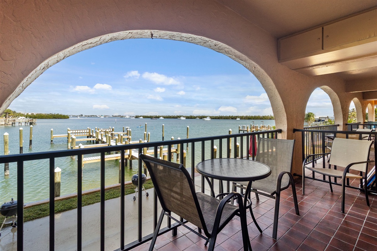 Bring your boat and watch over it from the lanai.