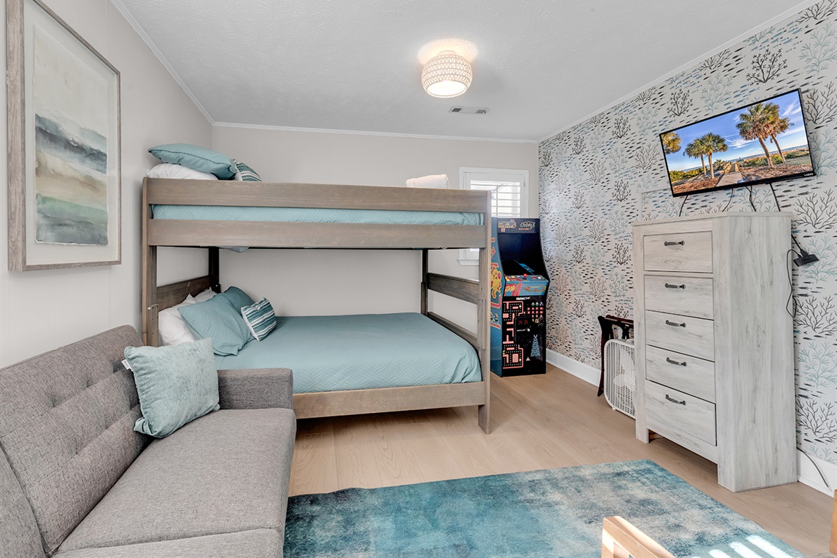 Bedroom 3 with double Queen bunk beds
