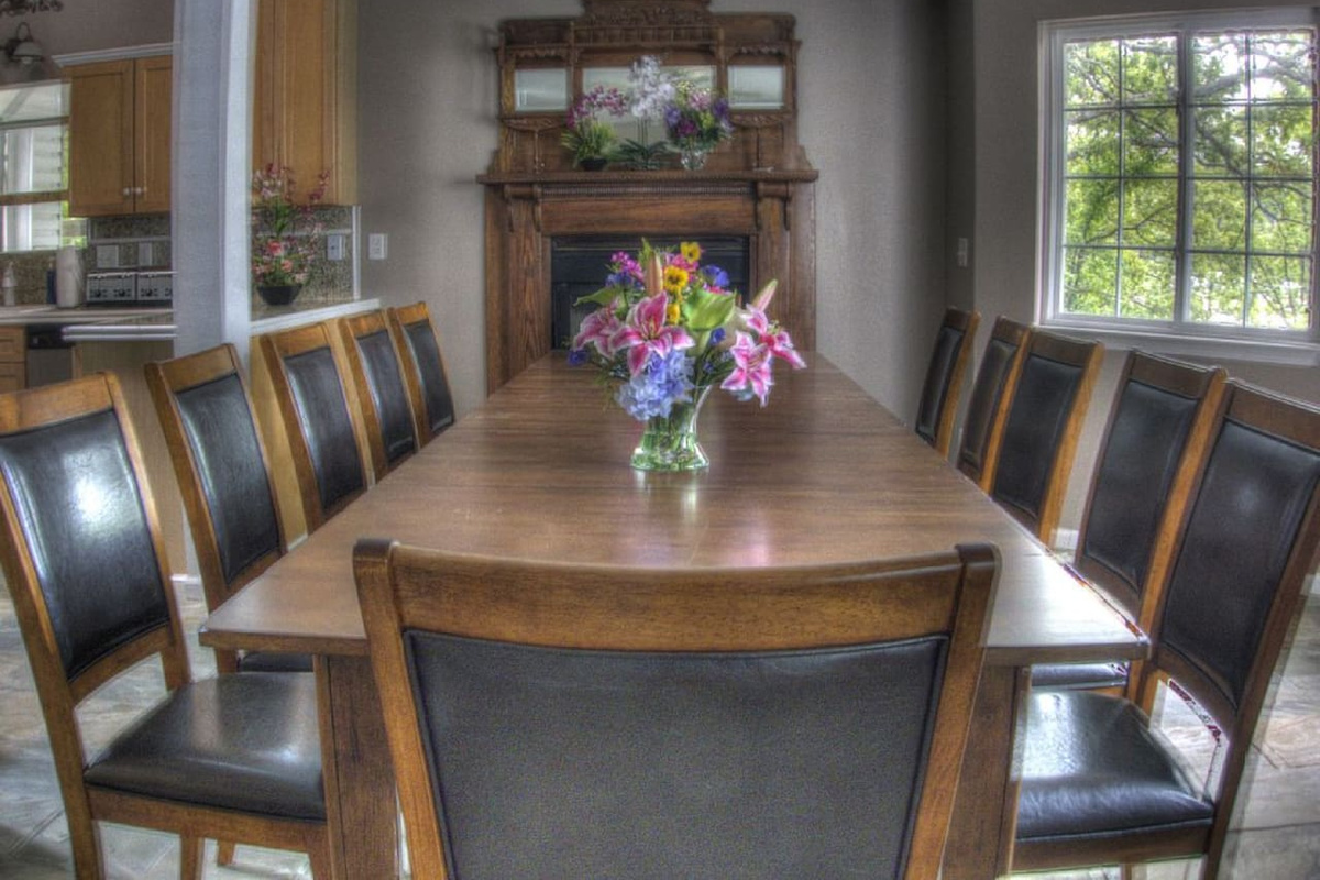 Dining area with Lake views!