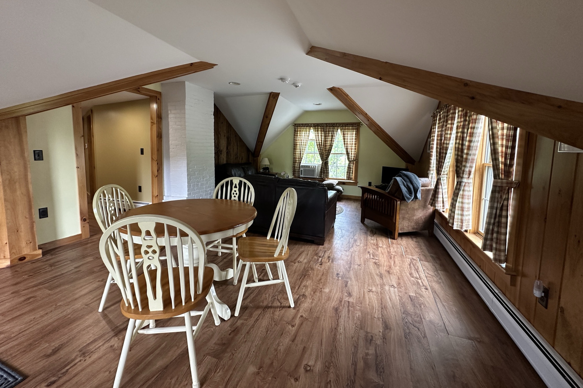 Living Space - Apartment Suite - Glen Lodge