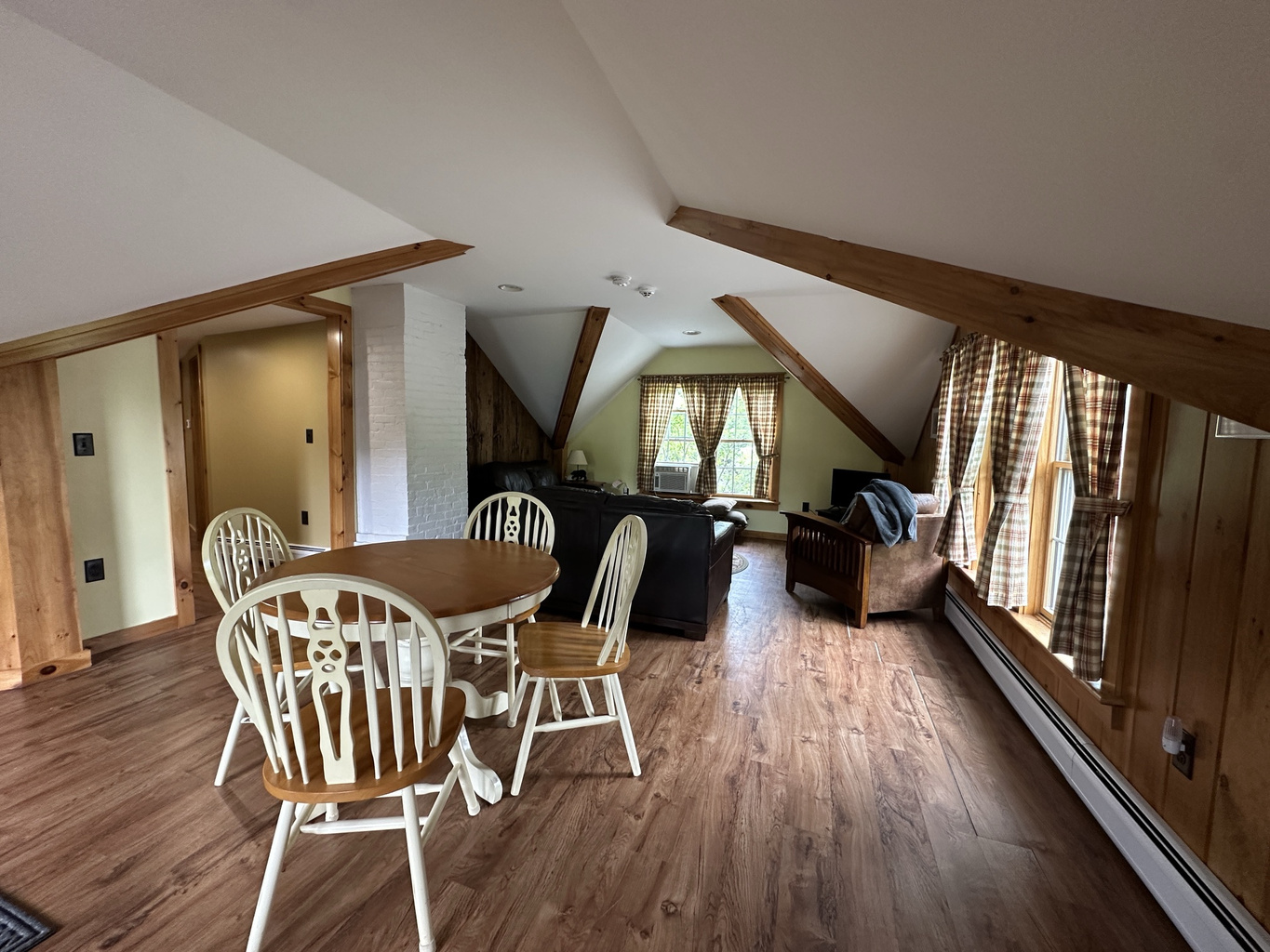 Living Space - Apartment Suite - Glen Lodge