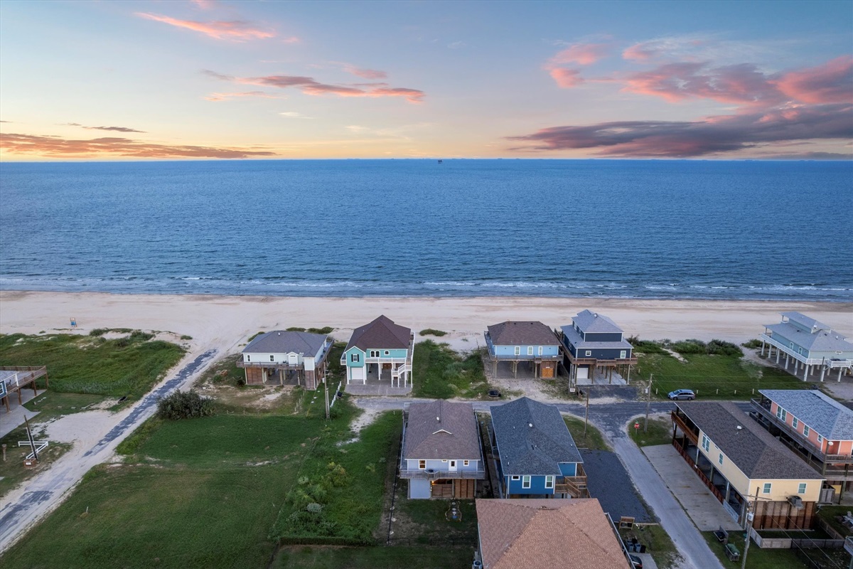 a78e85e22e9f471d9c035c7f5f0596f5 Large | Beachhouse | Texas | TX | Vacation Homes | Galveston | Crystal Beach | Kokomo | Breezy Days | Beachfront Elegance | Sunrise Serenity | Southern Sands Property Management, LLC