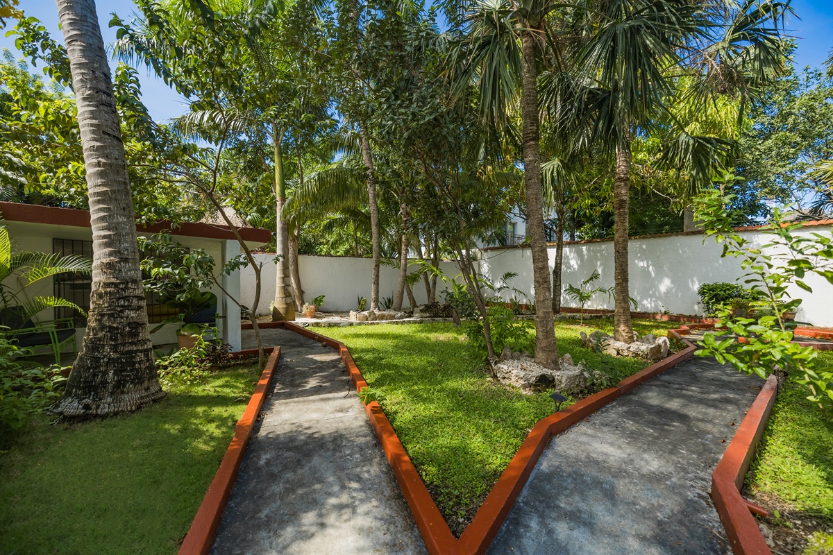 Private Backyard Garden