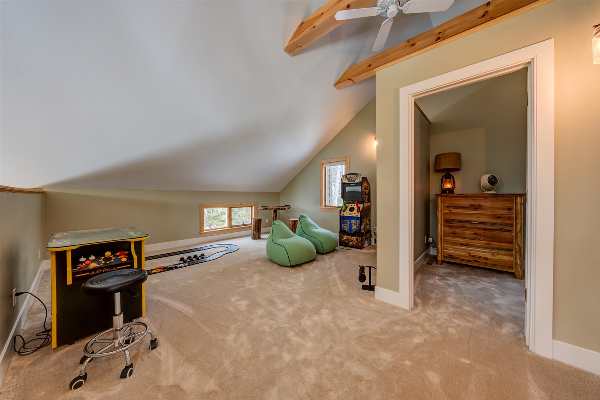 2nd Floor loft with 50" Smart TV and arcade games