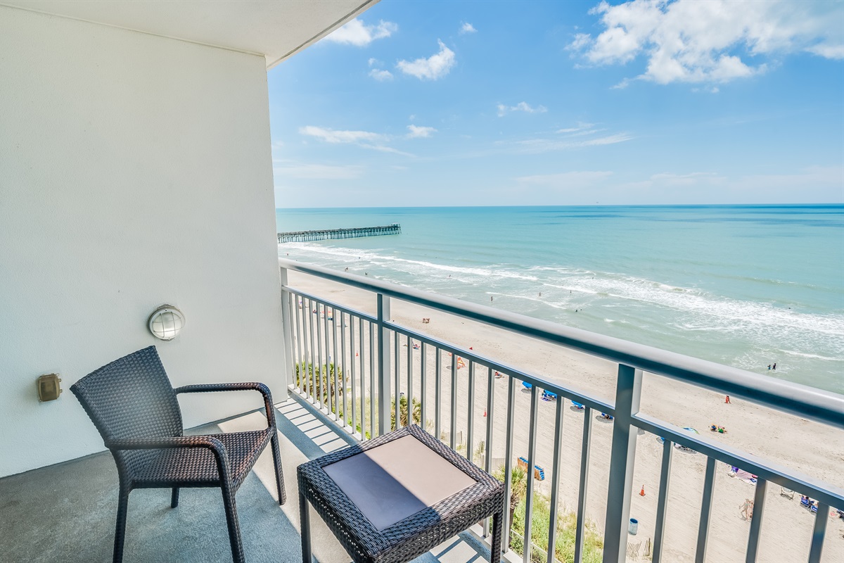 Balcony with Amazing Views of the Ocean🌊☀️