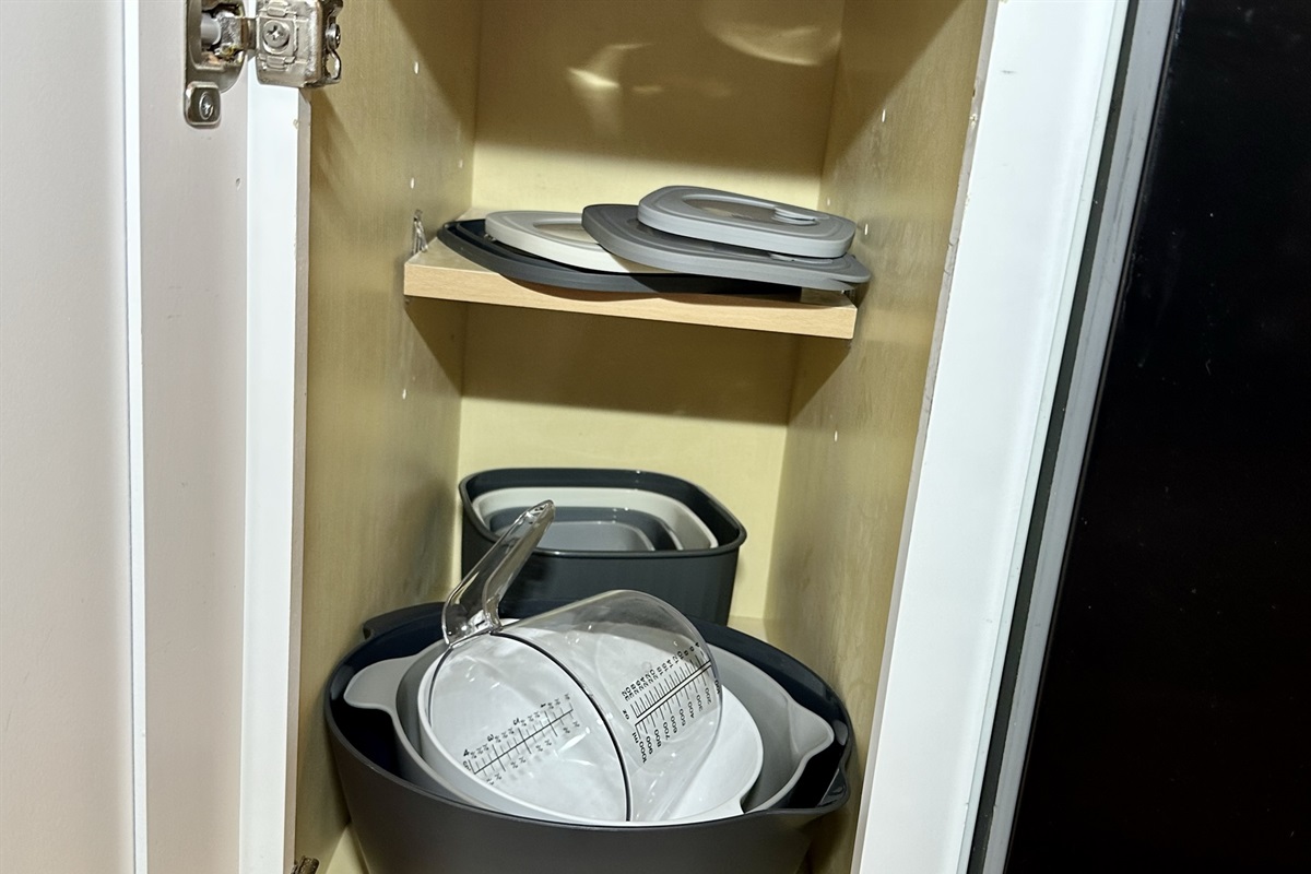 Plenty of mixing bowls and storage containers for leftovers