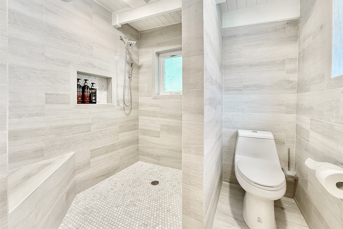 No seriously, look how spacious. It even has a bench, in case you get tired of walking around inside of it!