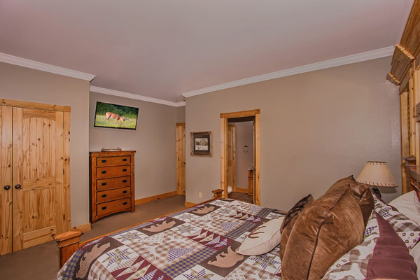 Plush pillows, a moose-and-pine quilt and your own TV, Splashing at the Bluff