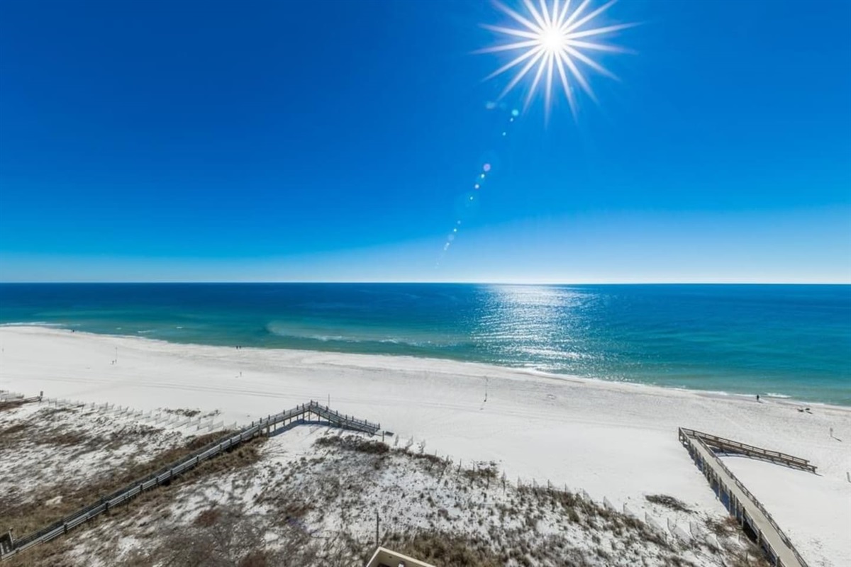  Pristine beach with sparkling waves and warm sunlight, perfect for relaxation!