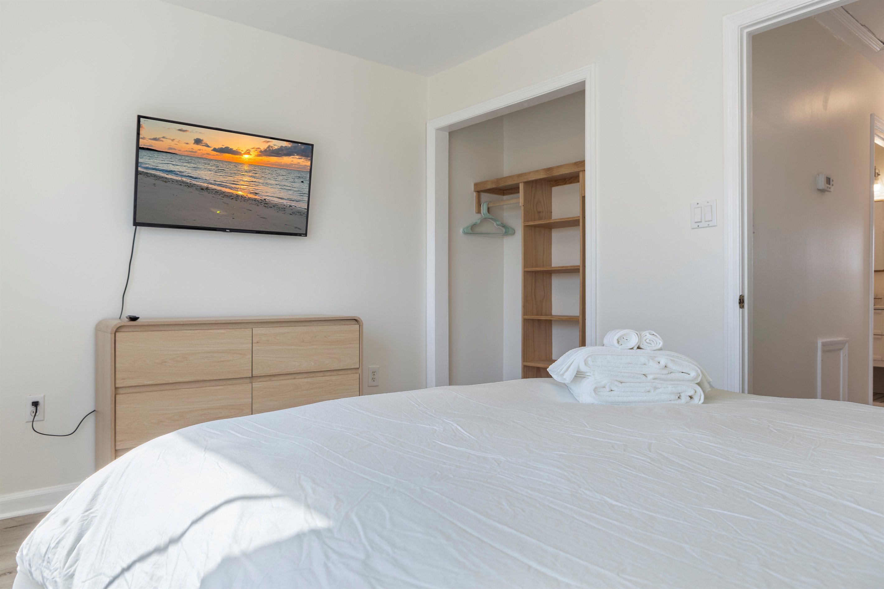 Bedroom 1: Queen bed & SmartTV