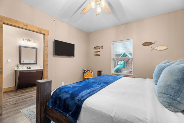 King size bedroom with en suite accessible bath.
