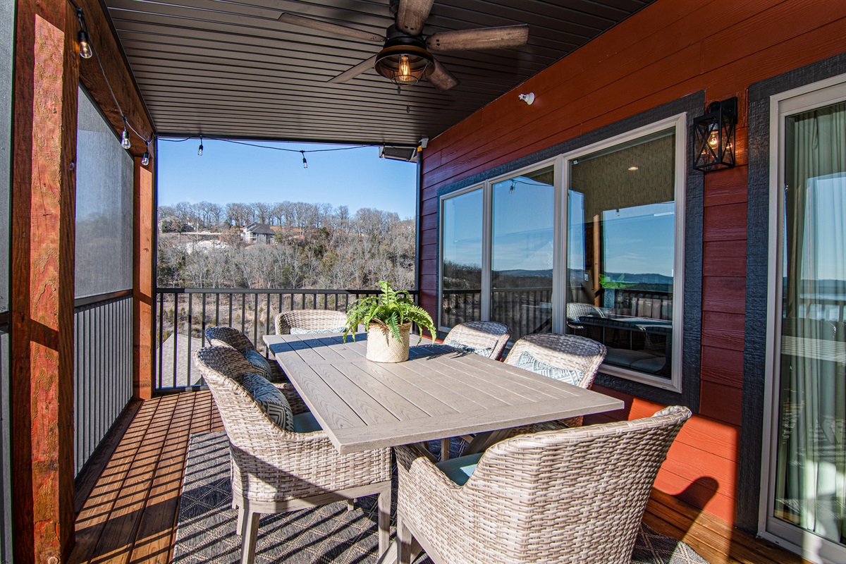 Many outdoor seating options at Lake Haven Lodge