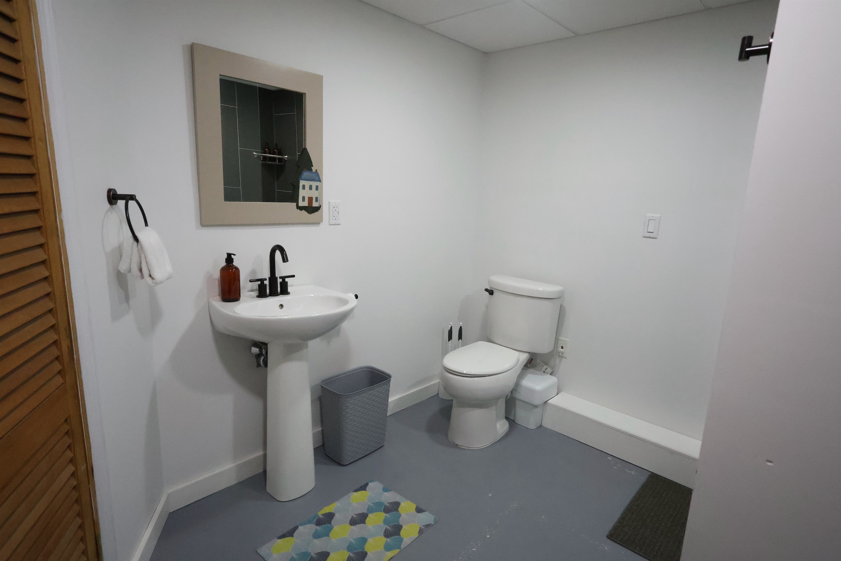 Basement Bath, full