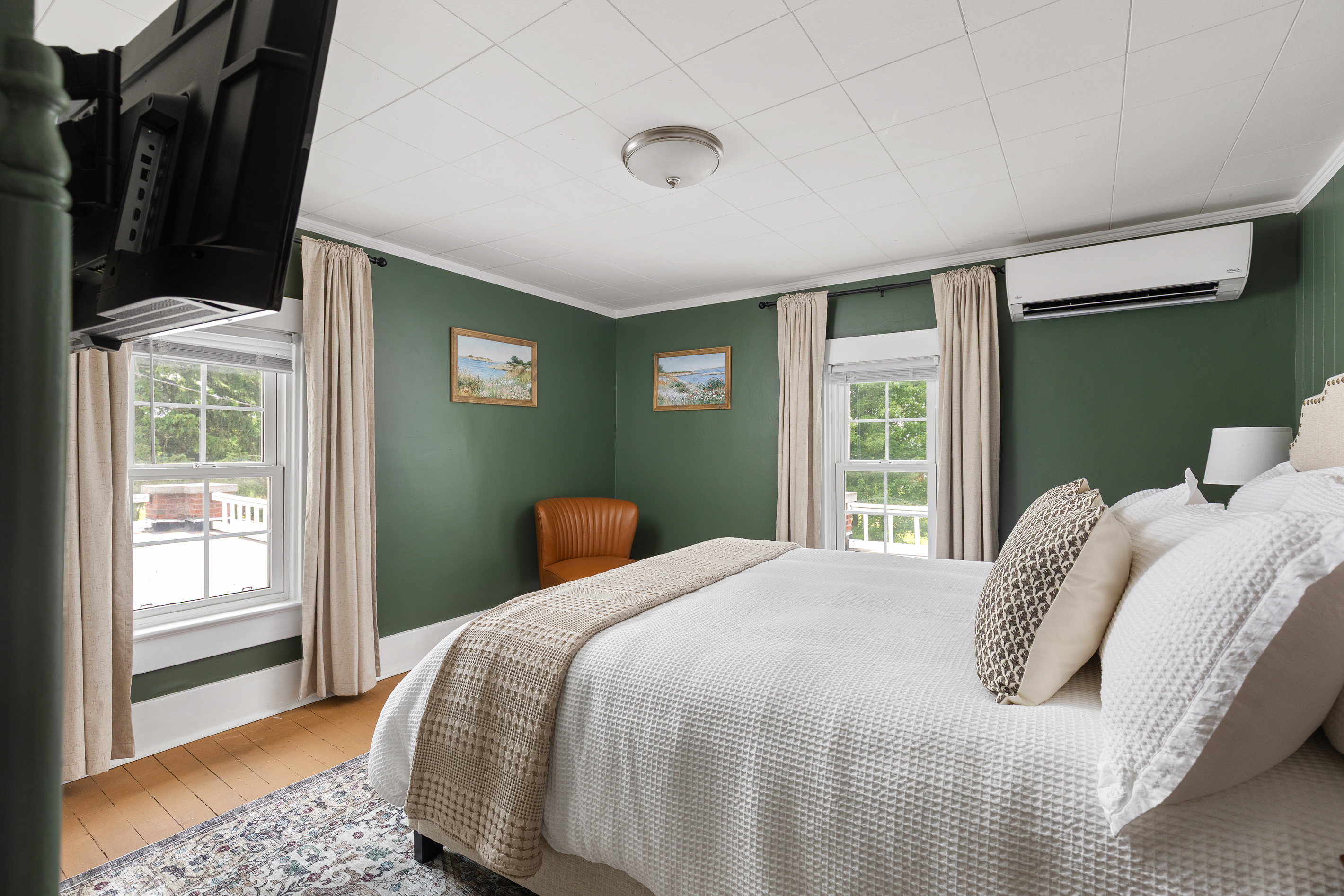 Retreat to a cozy, elevated escape where rich green walls, warm wood tones, and crisp white bedding create the perfect blend of comfort and style. We keep all of our beds dressed in fresh white linens so you can instantly see everything is sparkling clean.