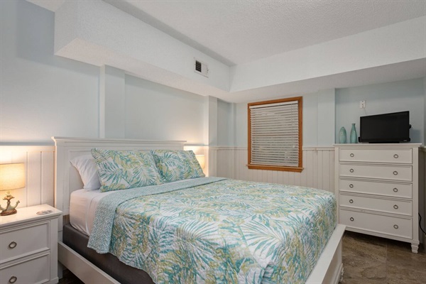 First floor Queen bedroom w/ ensuite bath