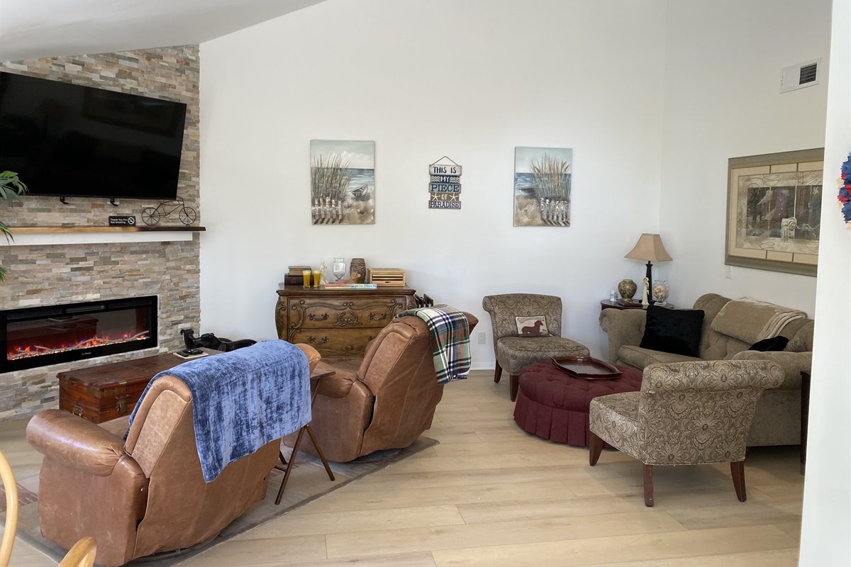 Open floor plan: Family room / Living room