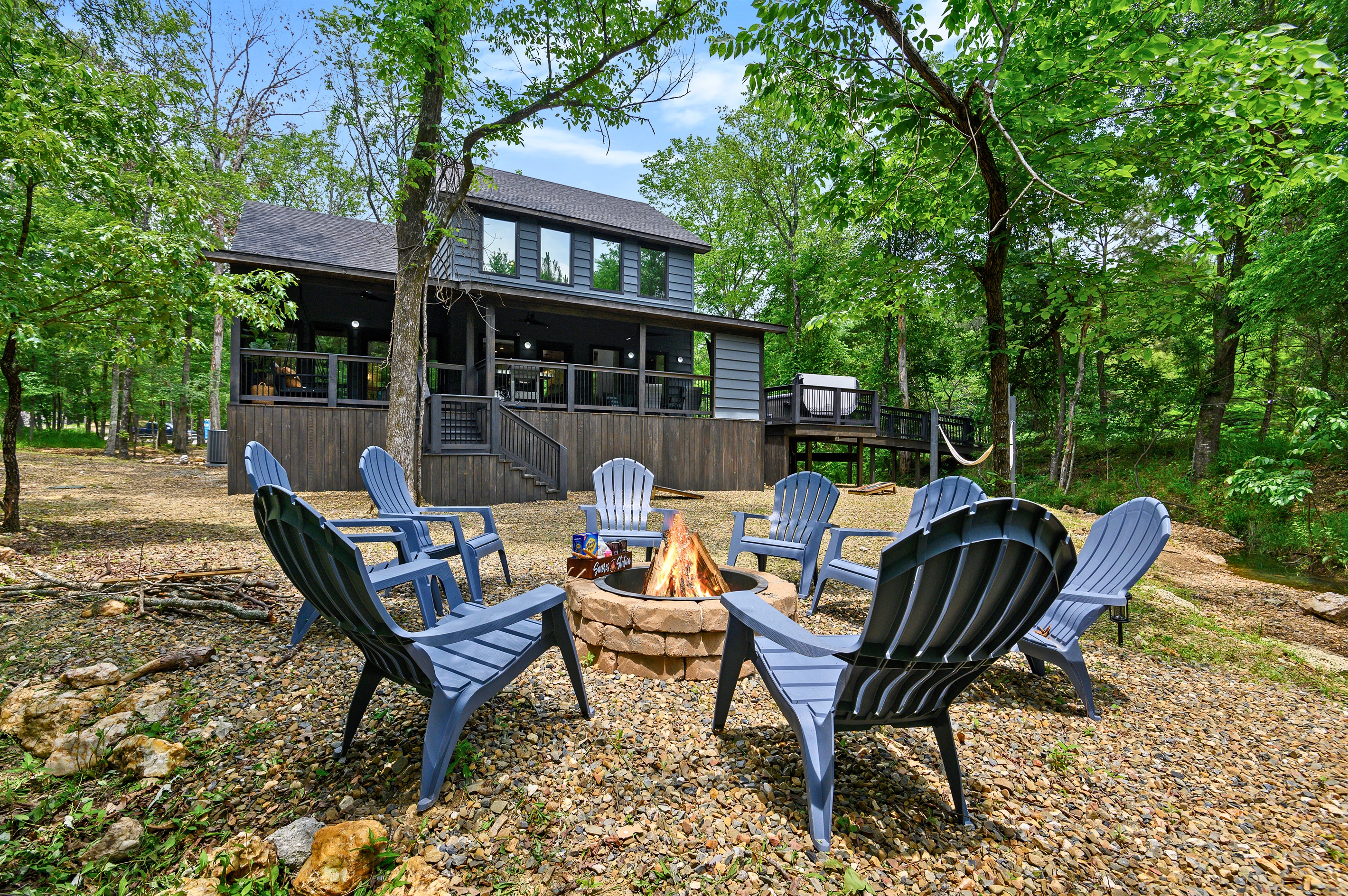 A perfect outdoor retreat with a spacious firepit area and Adirondack chairs. Enjoy cool evenings by the fire, make s’mores, and experience the beauty of the surrounding forest. An ideal setti