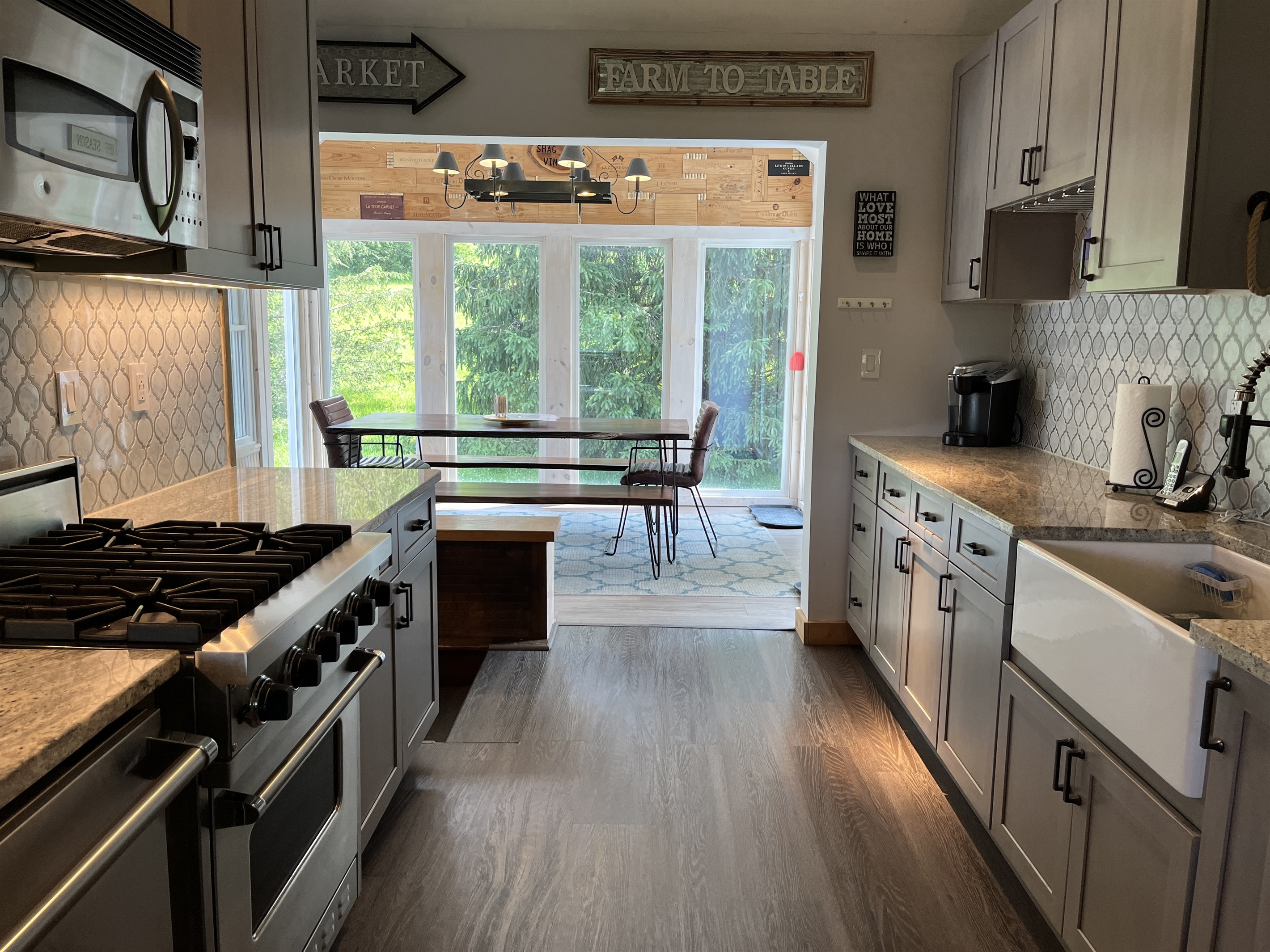 Shagbark Hill fully equipped contemporary gally kitchen super easy to cook in!