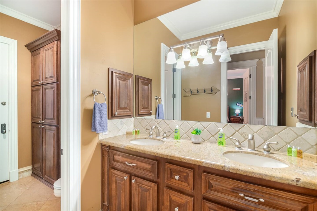 Luxurious 5 Bed; Desert Oasis w/ Pool! — Desert Paradise Retreat | Luxe 5BR w/ Pool in Mesa, Mesa, Arizona — photo 51