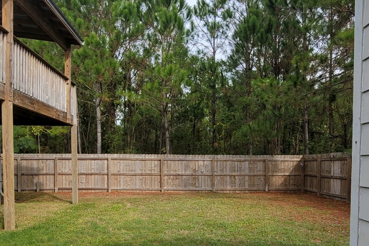 Large Fenced Yard