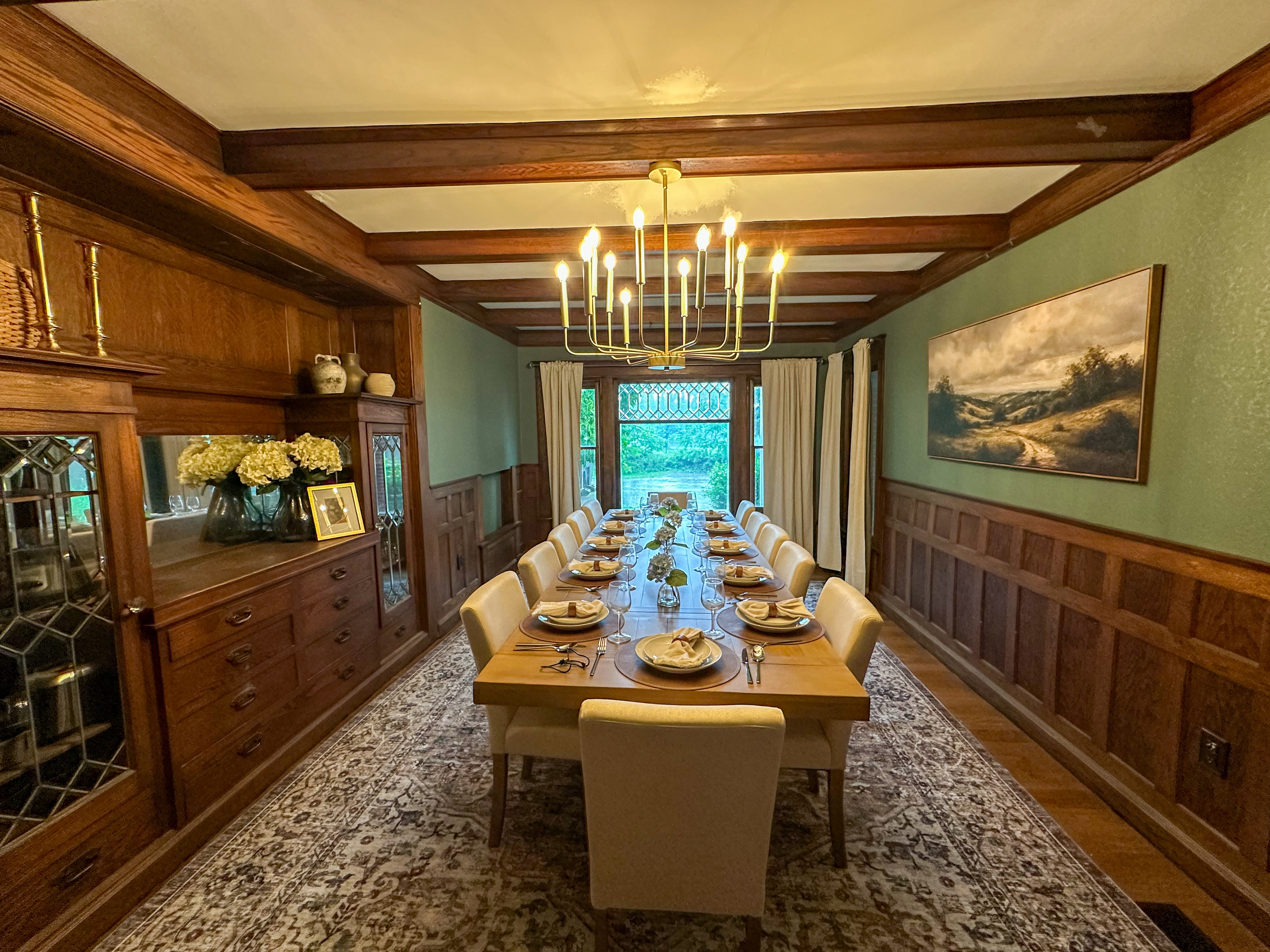 Our dining spaces are designed with seating for 12 indoors & outside, so there’s room for everyone to sit together. Whether it’s holiday dinners, wine nights or summer cookouts this is where memories are made.