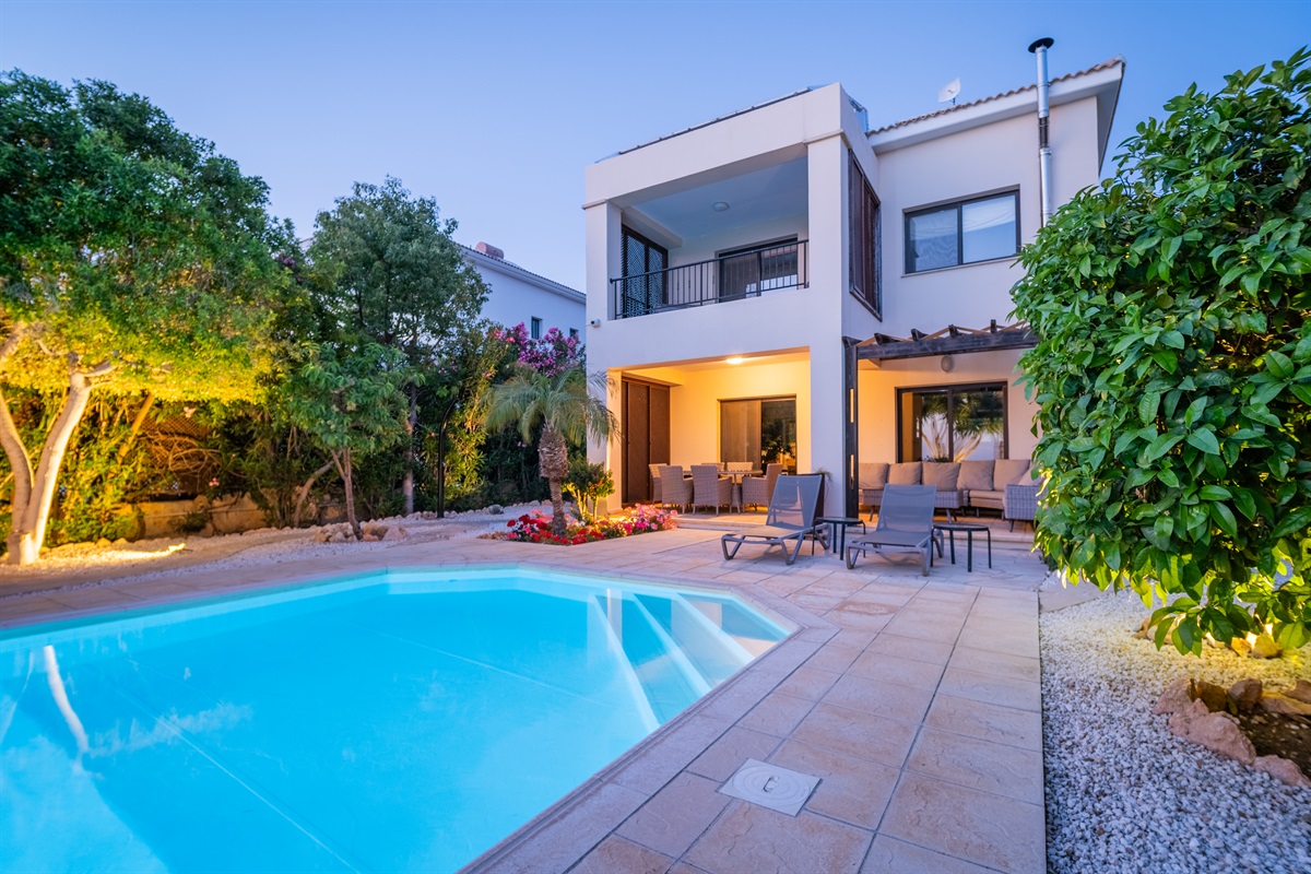 Luxurious 2-story villa with private pool, lush gardens, and hot tub—perfect for an unforgettable vacation.