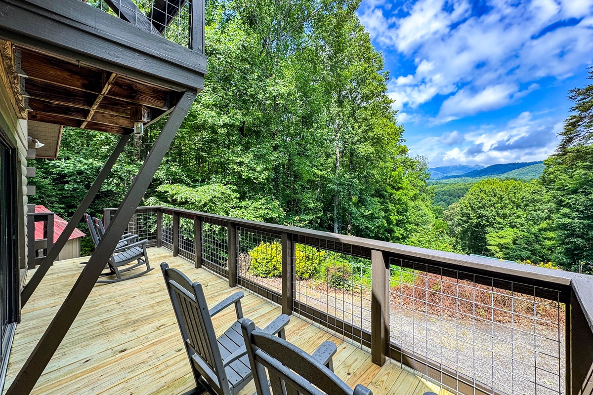 newly renovated deck overlooking the Smokies!
