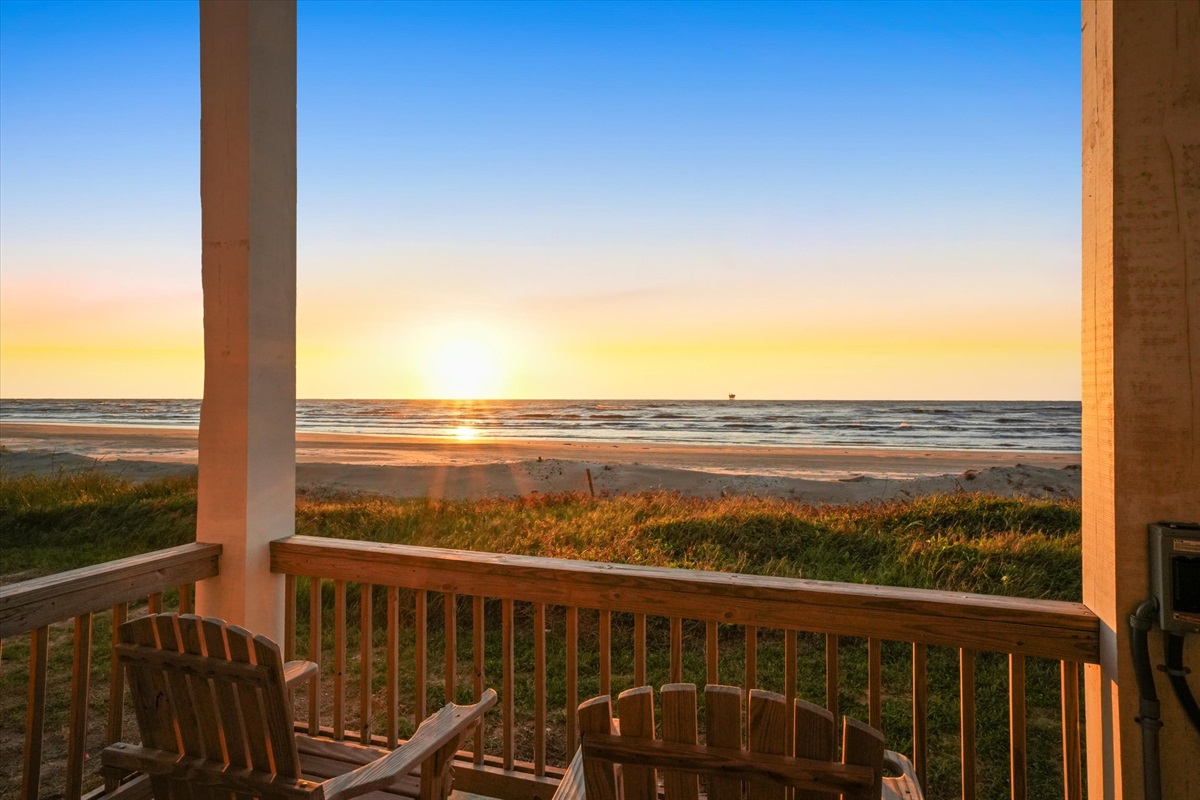 a7f17e888c194b95b6506555682a7cfb Large | Beachhouse | Texas | TX | Vacation Homes | Galveston | Crystal Beach | Kokomo | Breezy Days | Beachfront Elegance | Sunrise Serenity | Southern Sands Property Management, LLC