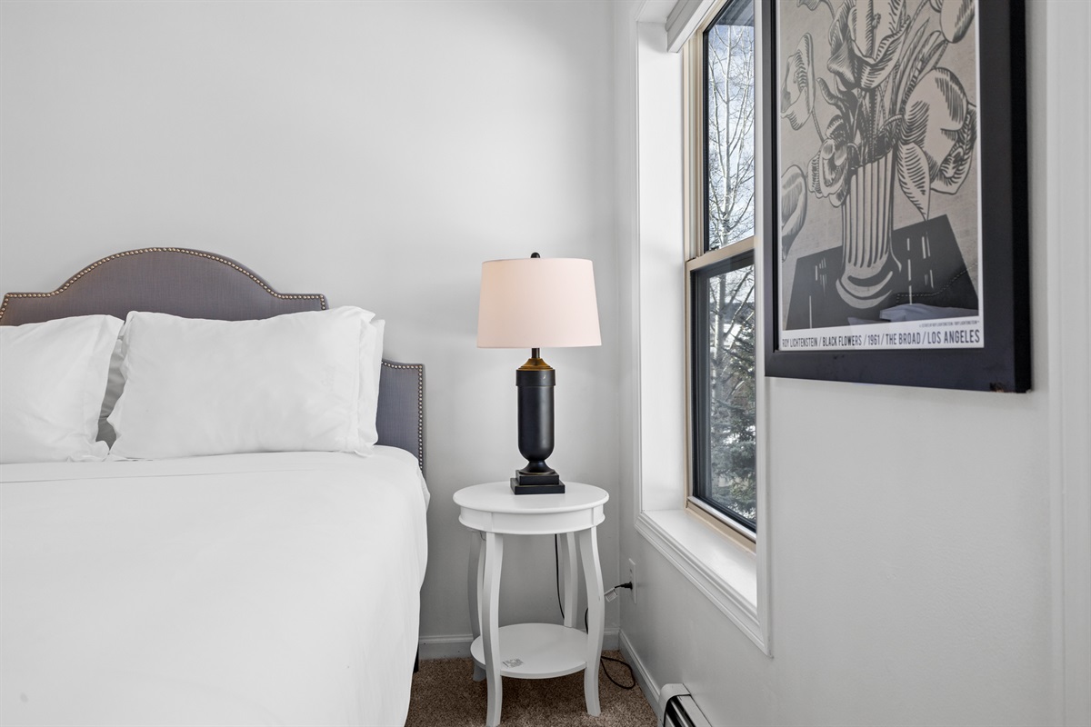 Bedroom 1 | Queensize Bed